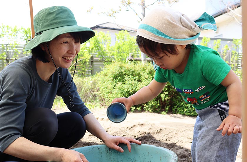 写真：保育園での過ごし方：食事の様子