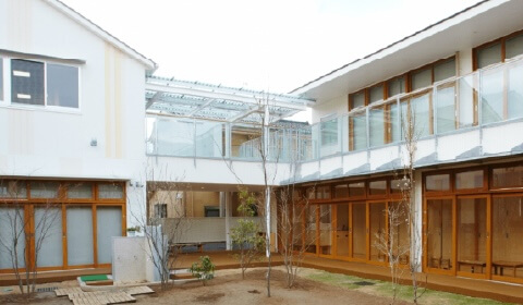 写真：羽村たつの子保育園の外観