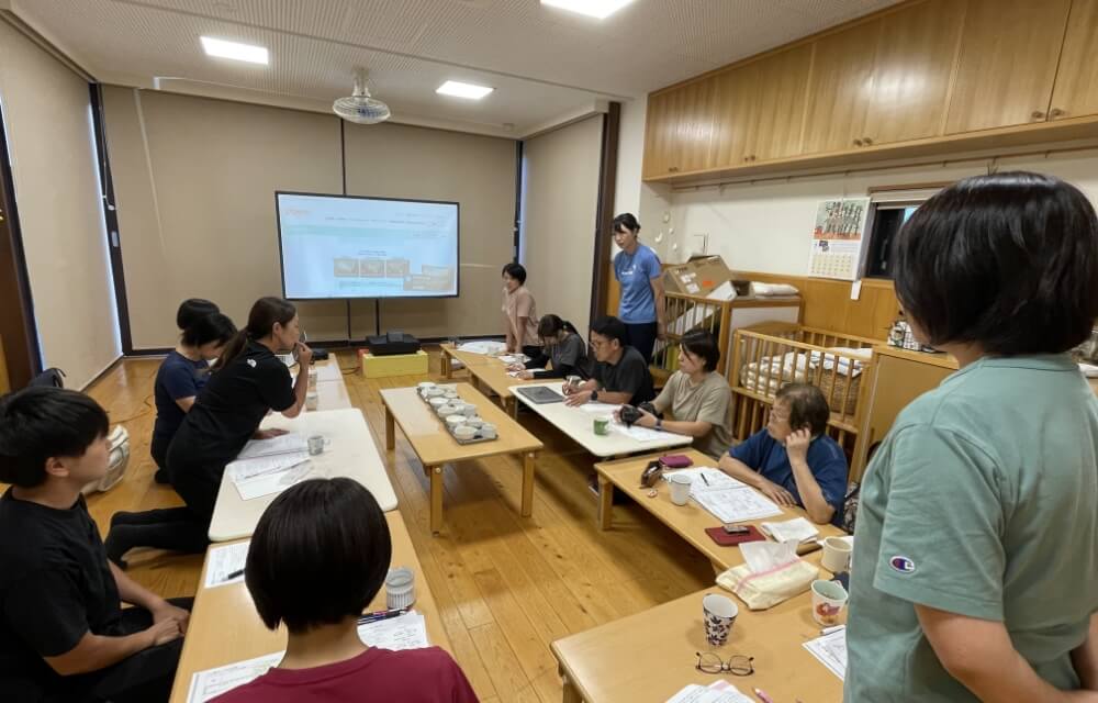 写真：園長・主任会議の様子