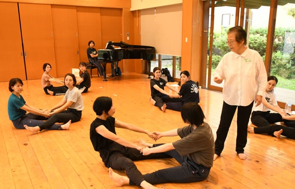 写真：リズム遊び研修の様子